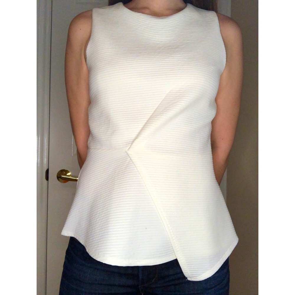 Sleeveless ribbed type pattern blouse - Picture 2 of 3